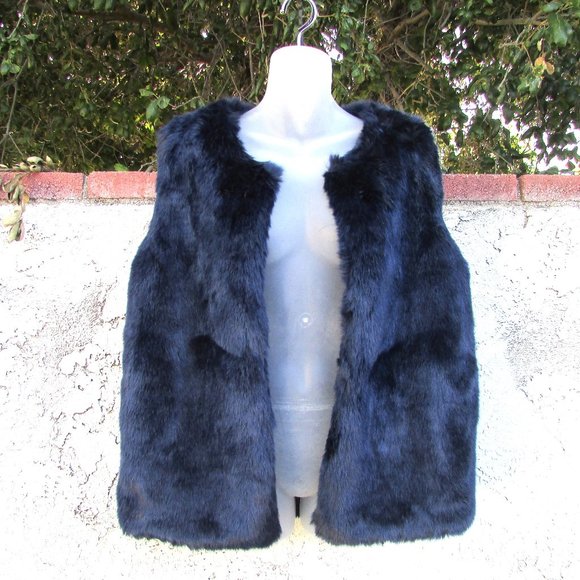 Cara New York navy faux fur open front vest O/S - Picture 2 of 7